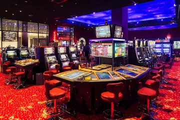 A professional dealer in a tuxedo greeting players at the roulette table, symbolizing the authentic live casino feel at PAGASAS.